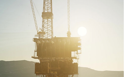 若是一個錐形托輥的分貝超越根底線8分貝，咱們以為這個軸承需求光滑。當咱們意識到這個軸承需求光滑，那么曉得什么時候中止注油將會避免過度光滑的呈現。能夠依照以下三步來完結：1）、當寫入光滑油時光滑技能員運用超聲波儀器檢測軸承。漸漸注油直到分貝強度降到根底線。2）、若是沒有根底線作為輔導，光滑油的用量應在聲響下降后又上升時中止。這時，技能員應中止持續運用光滑油。3）、以錐形托輥、沖突托輥生產商的輔導